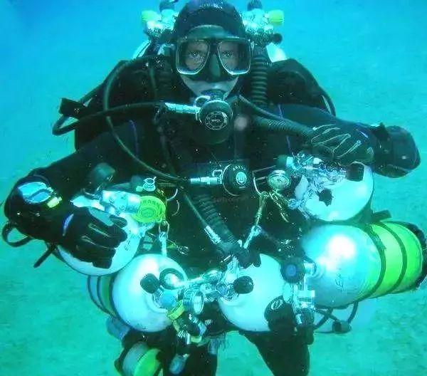 浓情腊八送温暖 关爱户外劳动者